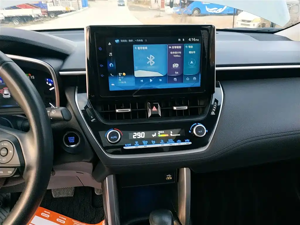 Toyota Corolla Cross 2022 — фото 10