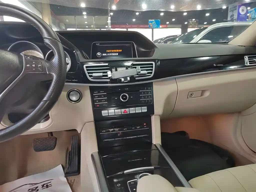 Mercedes-Benz E-Class 2015 — фото 13