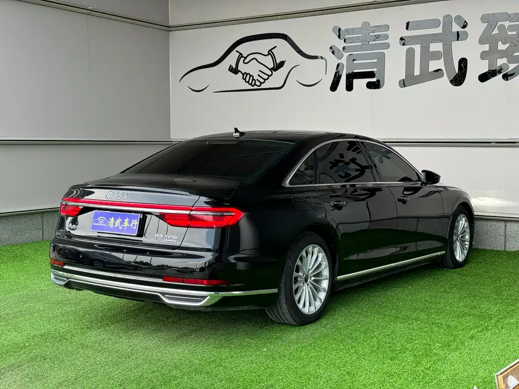 Audi A8 2022 — фото 13
