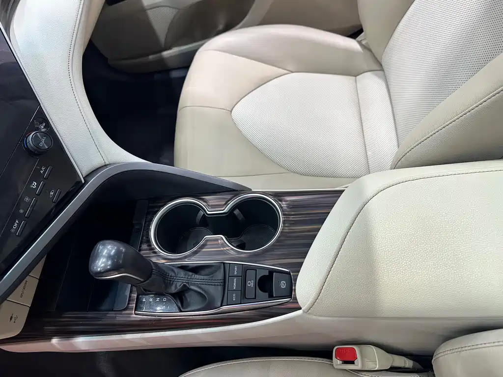 Toyota Camry 2019 — фото 15
