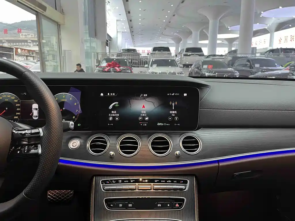 Mercedes-Benz E-Class 2024 — фото 14