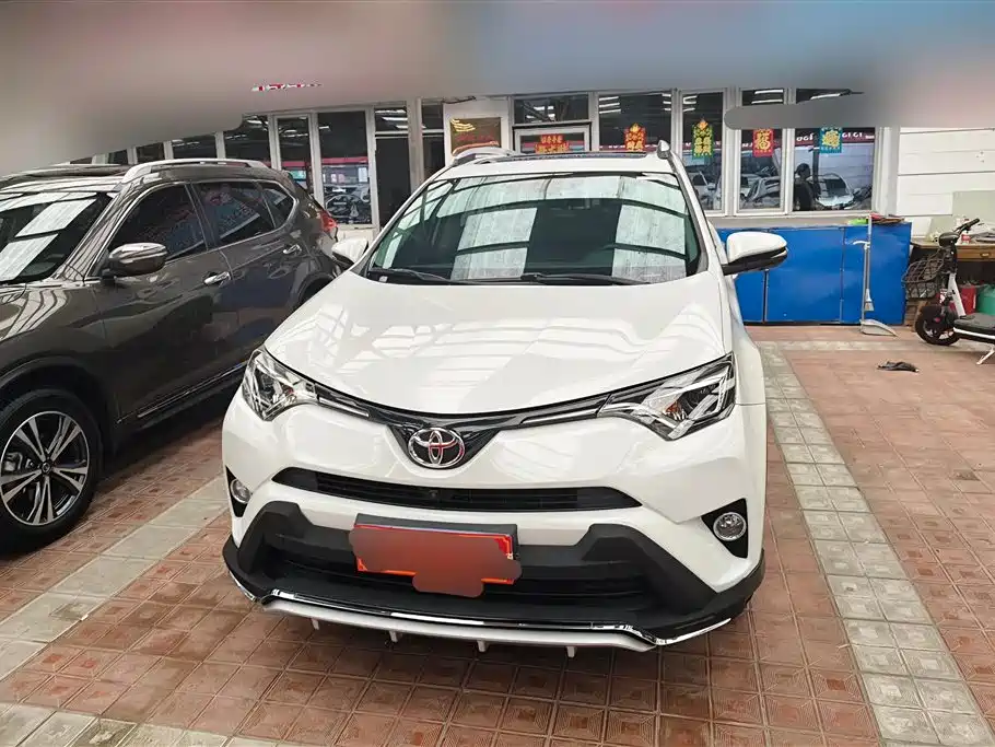 Toyota RAV4 2017 — фото 2