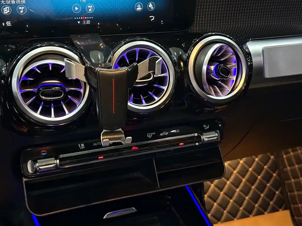 Mercedes-Benz GLB 2023 — фото 26