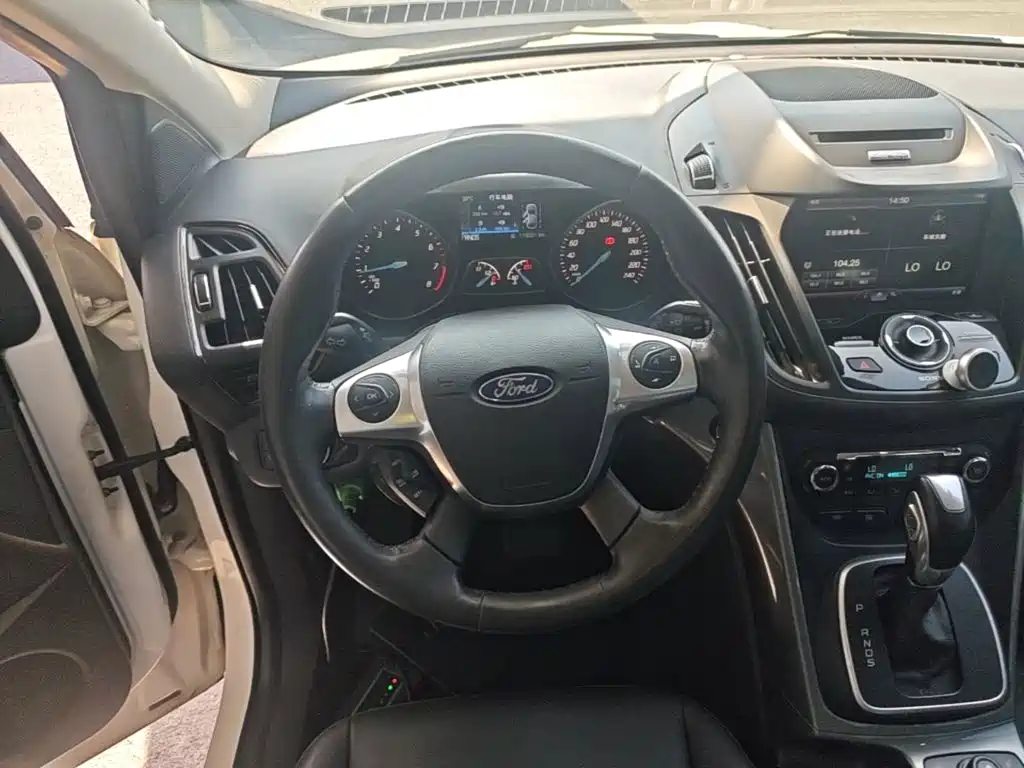 Ford Kuga 2016 — фото 11