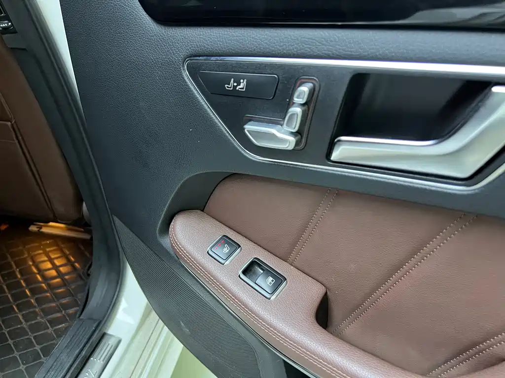 Mercedes-Benz E-Class 2015 — фото 16