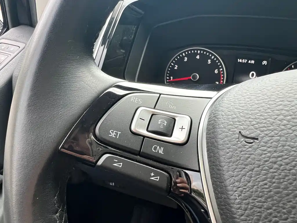 Volkswagen Multivan 2017 — фото 17