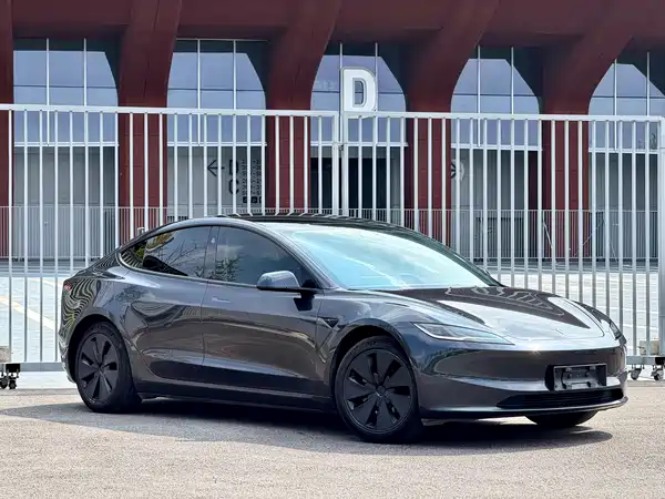 Tesla Model 3 2024