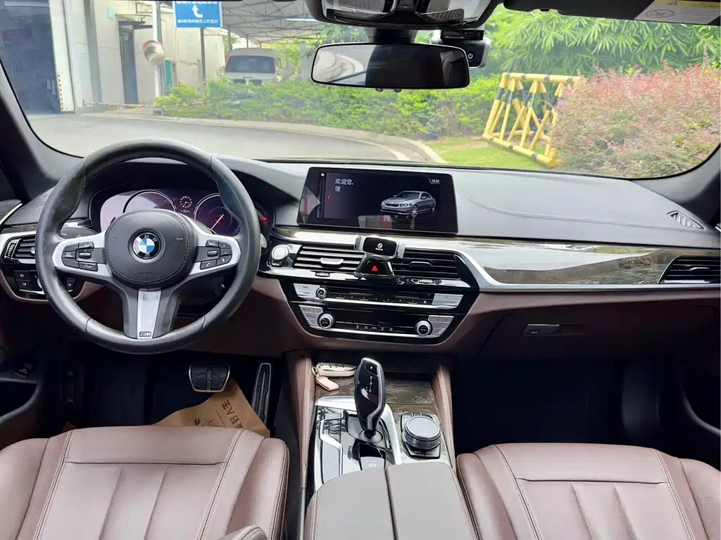BMW 5 Series 2018 — фото 8
