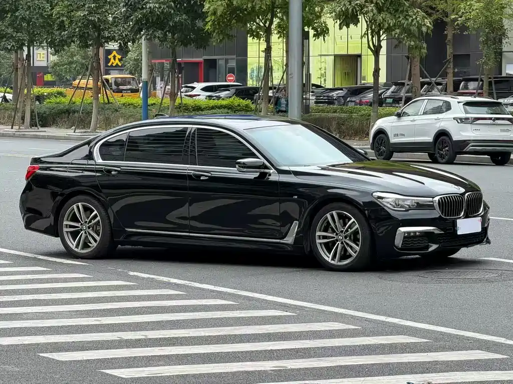 BMW 7 Series 2018 — фото 3