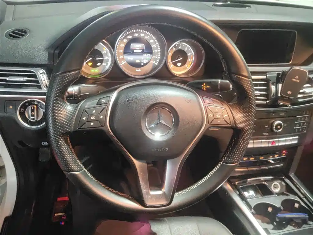 Mercedes-Benz E-Class 2015 — фото 11