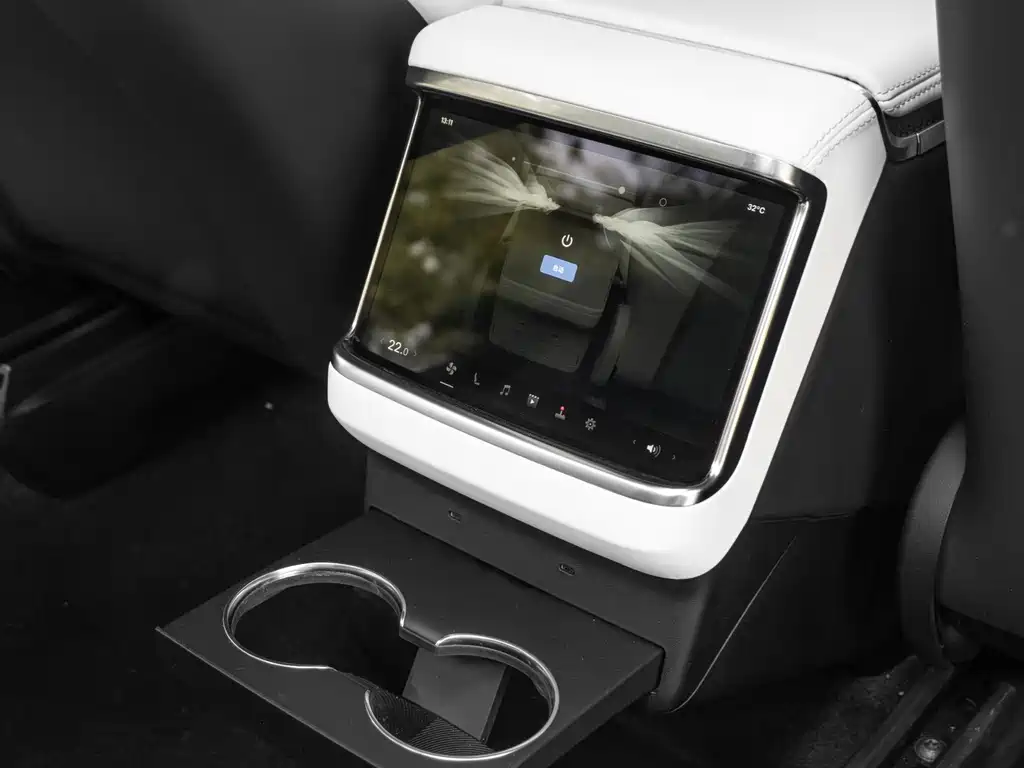 Tesla Model X 2023 — фото 15