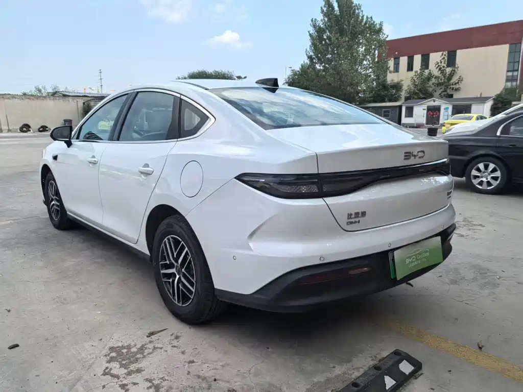 BYD Seal 05 DM-i 2025 — фото 10