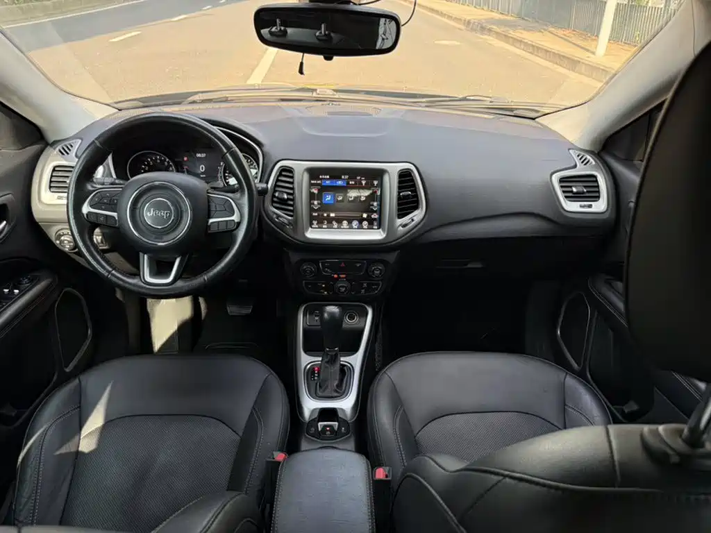 Jeep Compass 2018 — фото 4