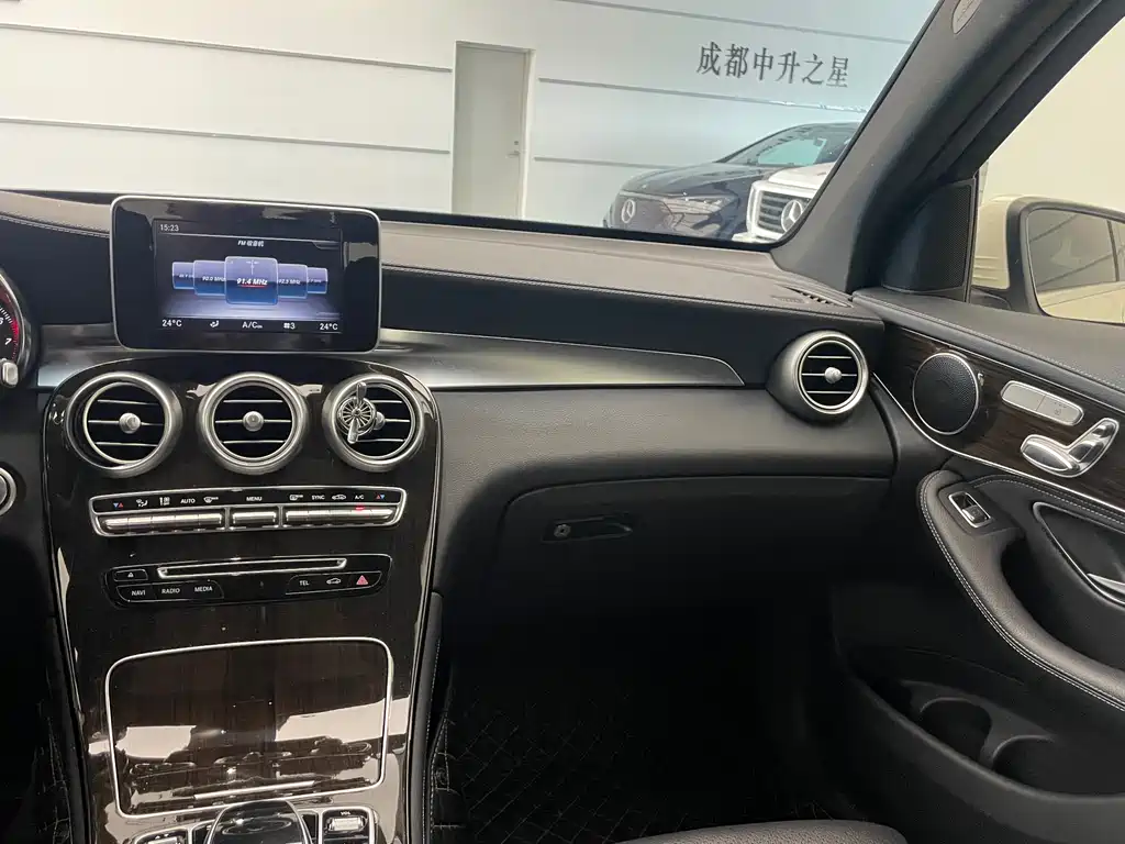Mercedes-Benz GLC 2018 — фото 12