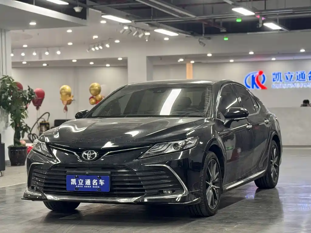 Toyota Camry 2024 — фото 1