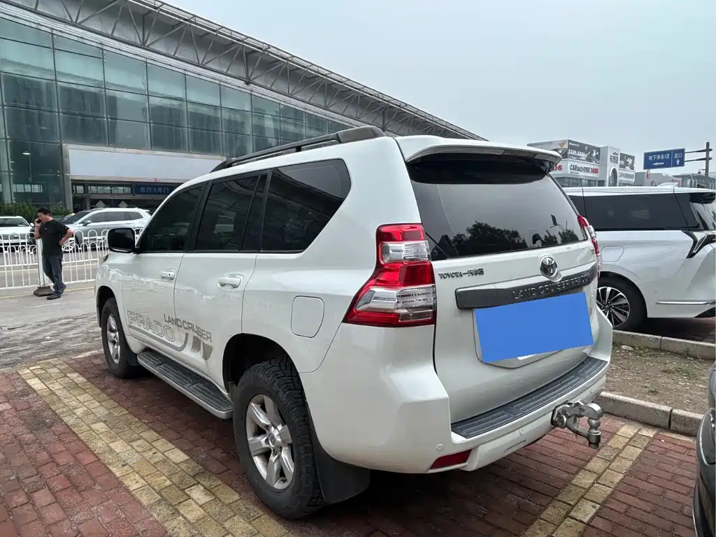 Toyota Prado 2016 — фото 3