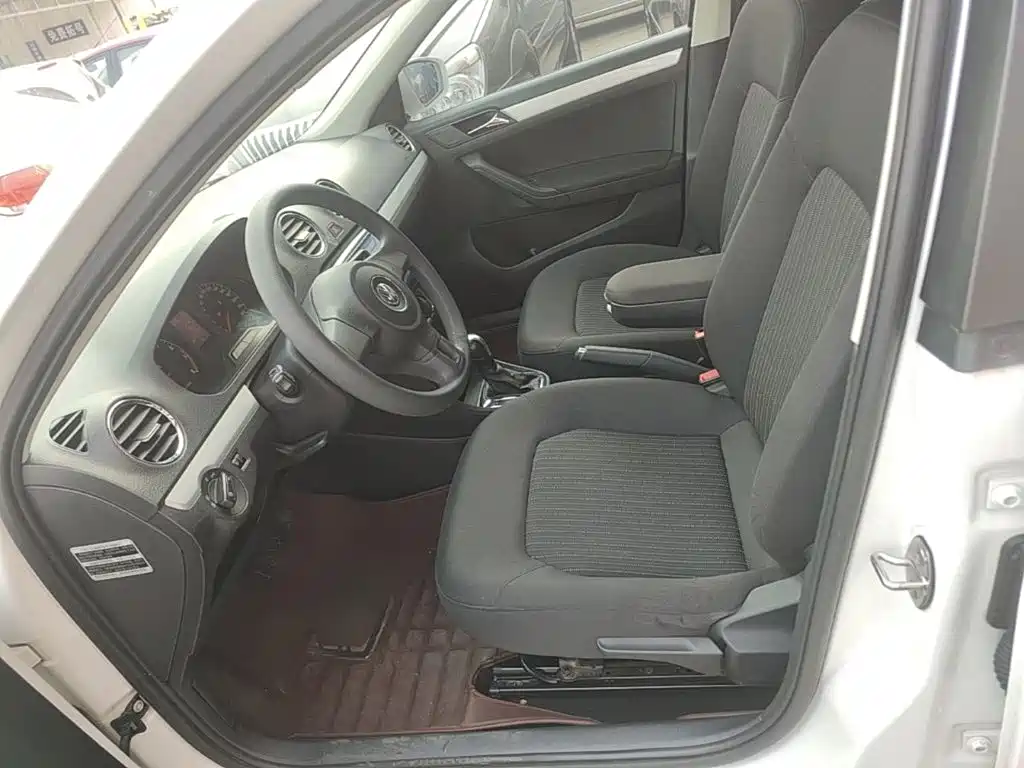 Volkswagen Jetta 2015 — фото 11