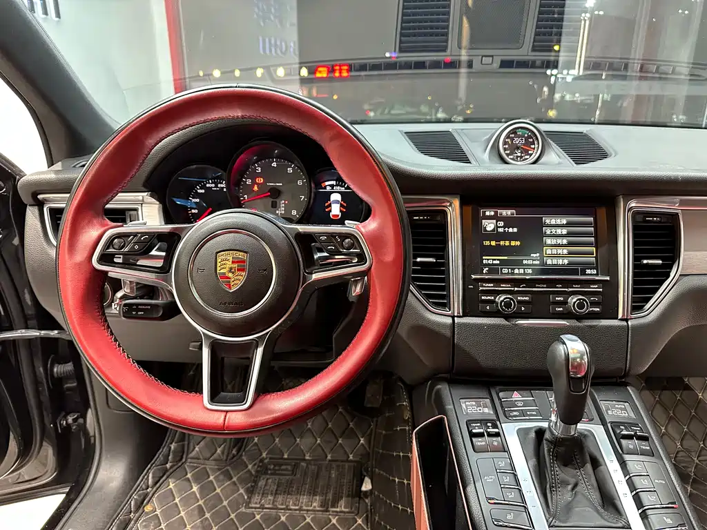 Porsche Macan 2015 — фото 15