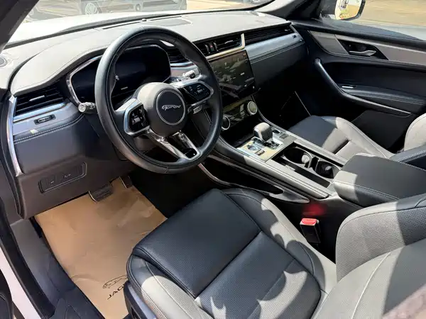 Jaguar F-PACE 2024