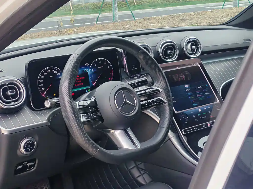 Mercedes-Benz C-Class 2024 — фото 15