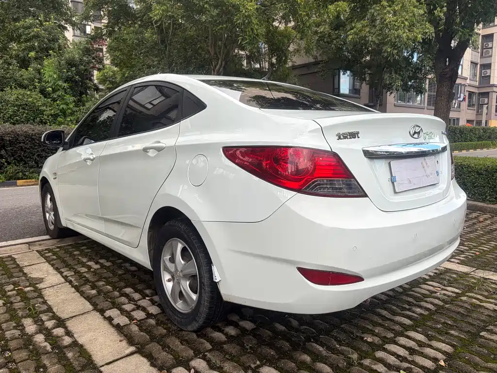 Hyundai Accent 2013 — фото 5