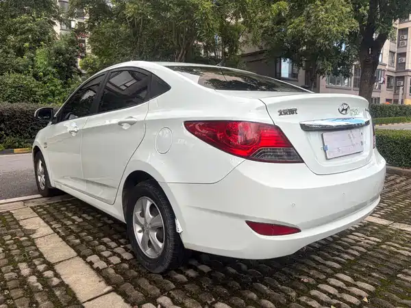 Hyundai Accent 2013
