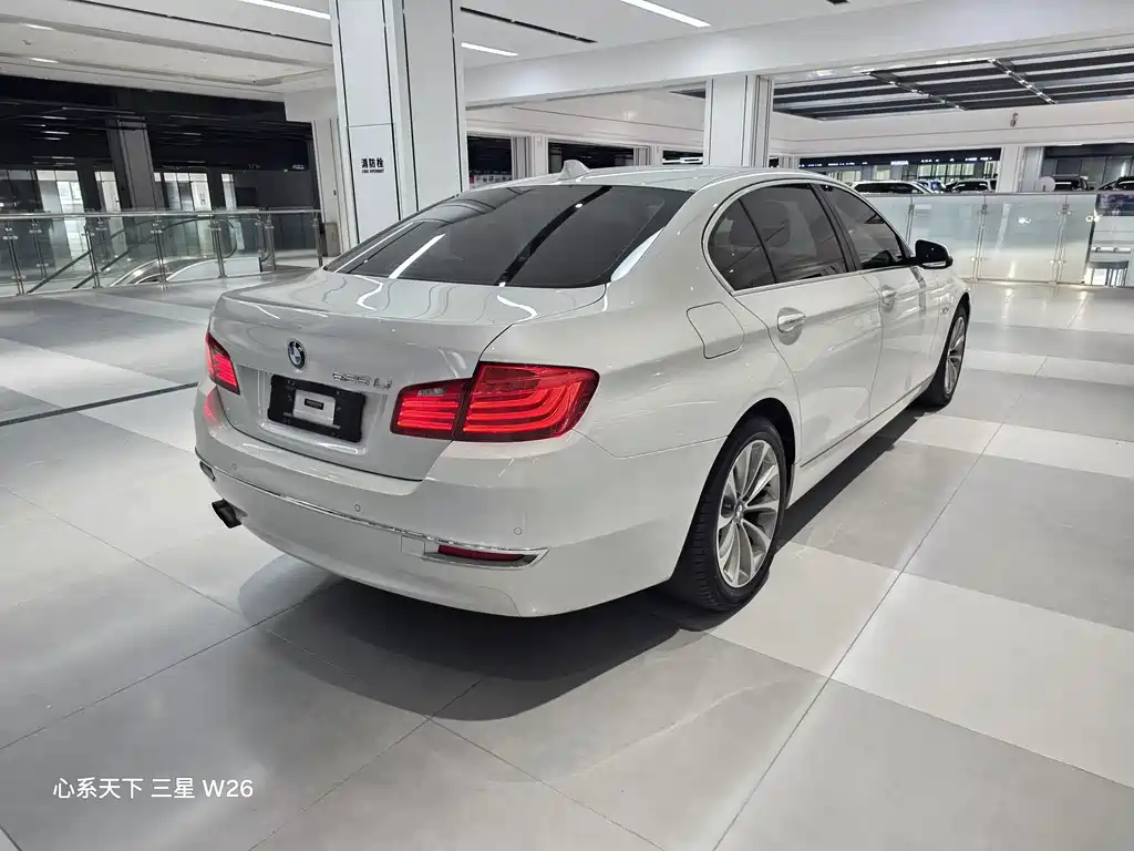 BMW 5 Series 2017 — фото 16