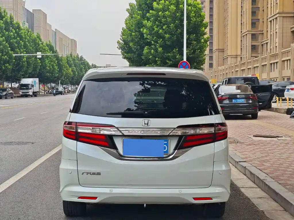 Honda Odyssey 2017 — фото 11