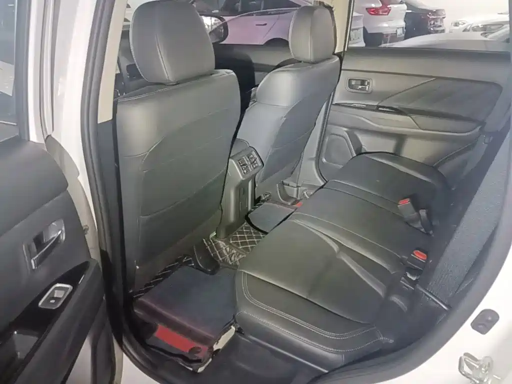 Mitsubishi Outlander 2019 — фото 17