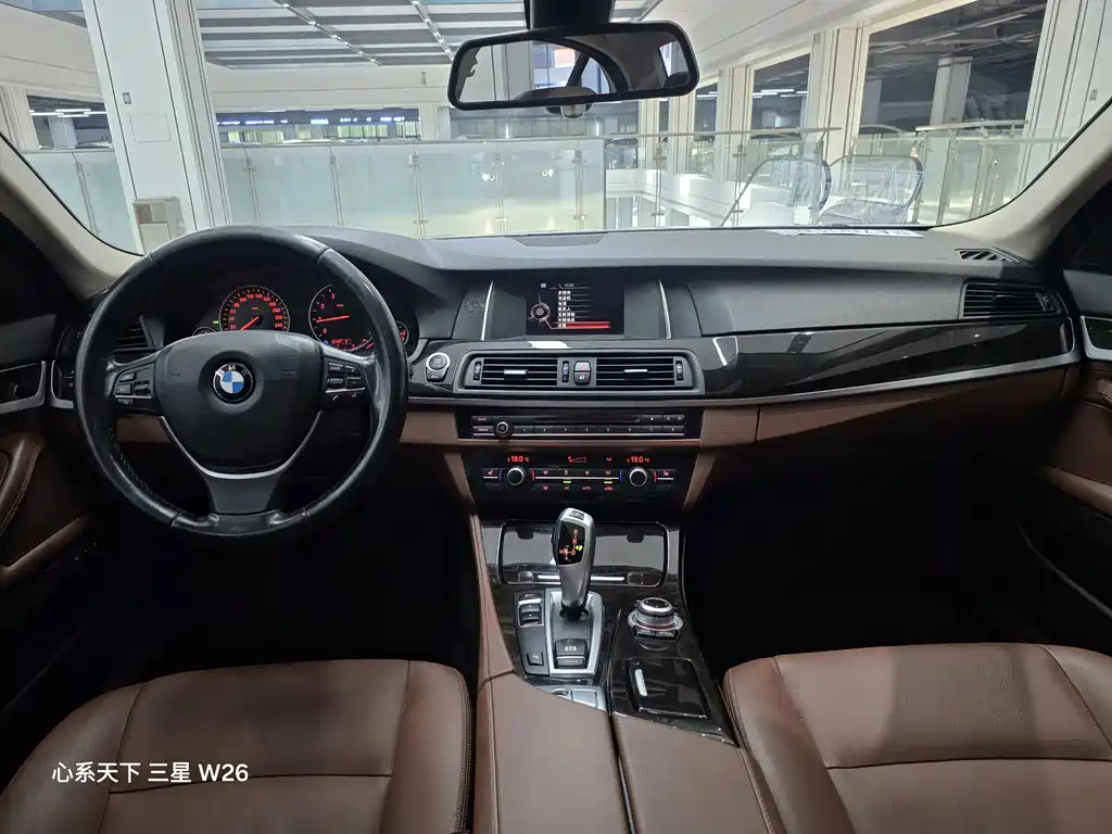 BMW 5 Series 2017 — фото 10