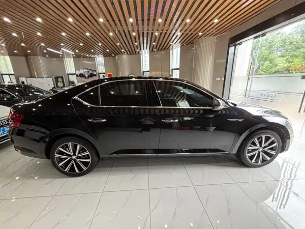 Skoda Superb 2025