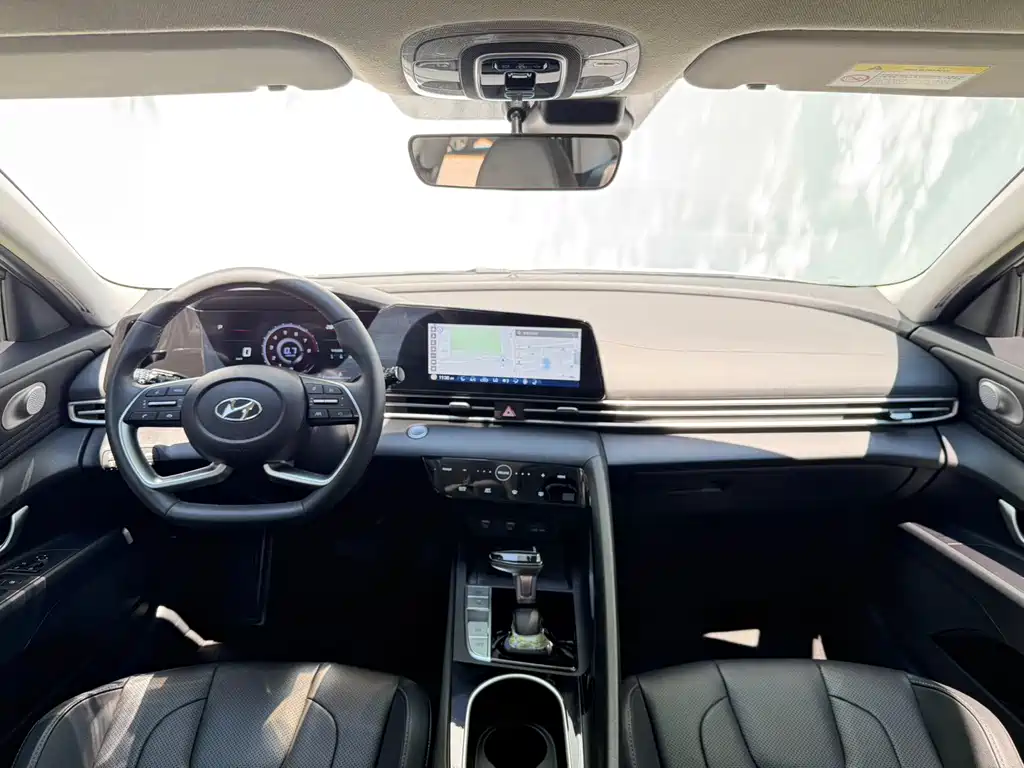 Hyundai Elantra 2023