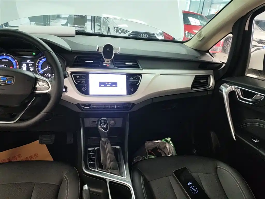 Geely Vision X3 2020 — фото 13