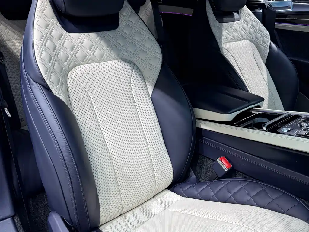 Bentley Continental 2022 — фото 12