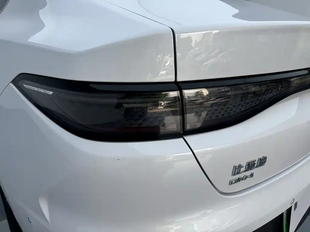 BYD Seal 05 DM-i 2025 — фото 4