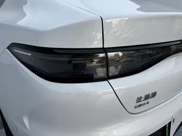 BYD Seal 05 DM-i 2025