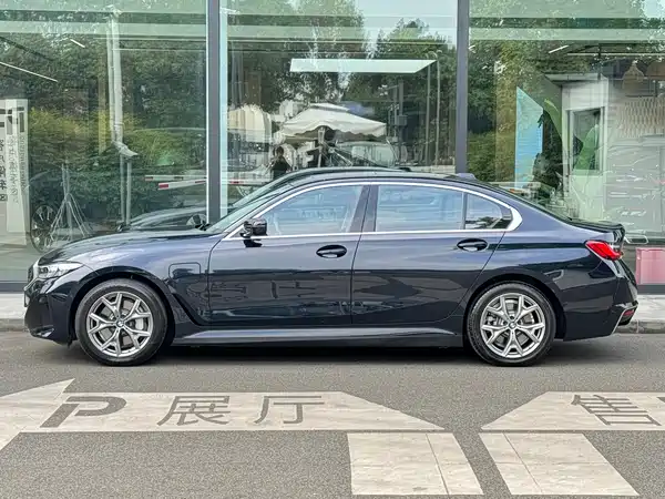 BMW i3 2025
