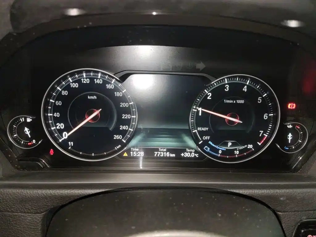 BMW 3 Series 2018 — фото 12