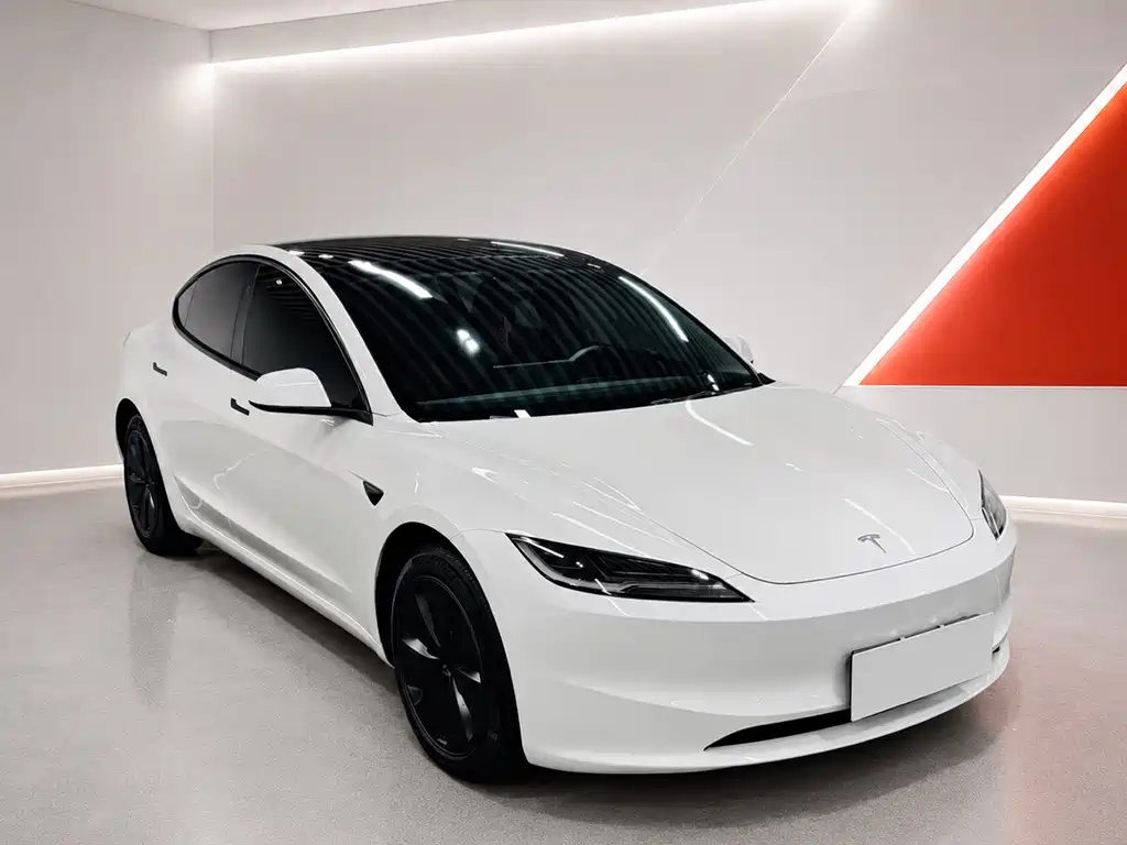 Tesla Model 3 2024 — фото 1