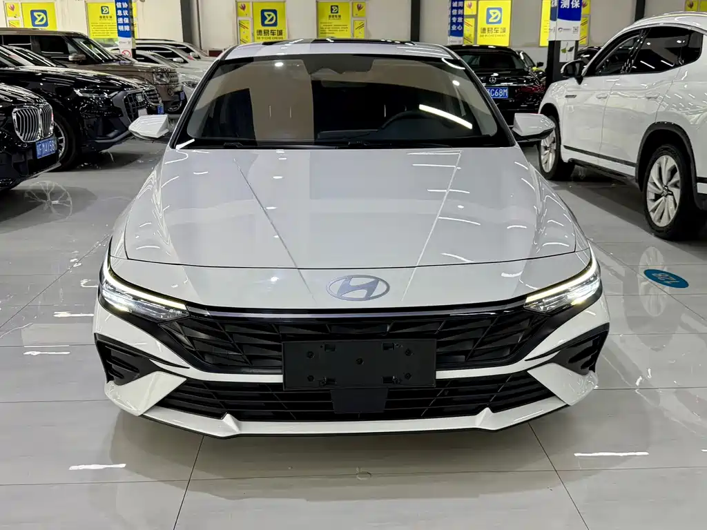Hyundai Elantra 2023