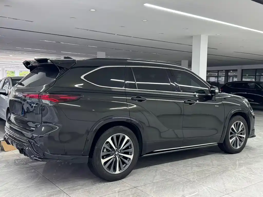 Toyota Crown Kluger 2025 — фото 12