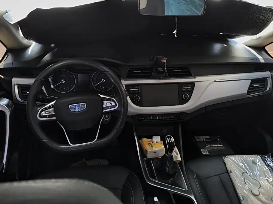Geely Vision X3 2020 — фото 12