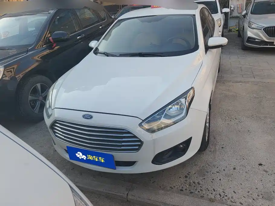 Ford Escort 2015