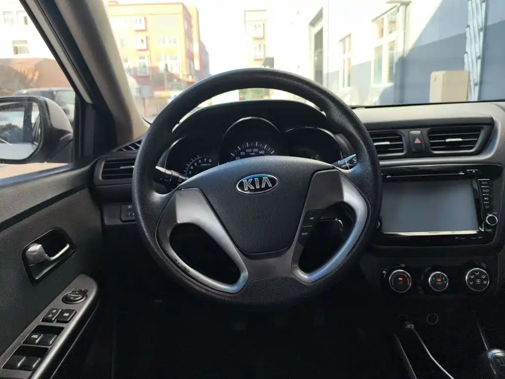 Kia K2 2015 — фото 14