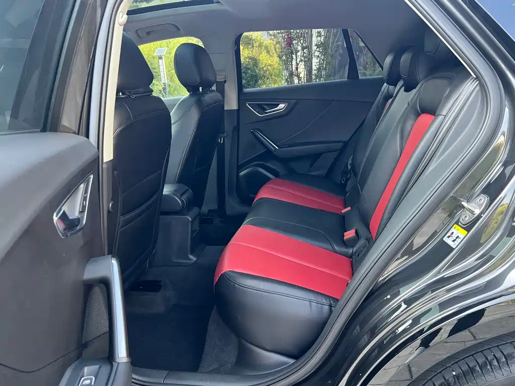Audi Q2L 2019