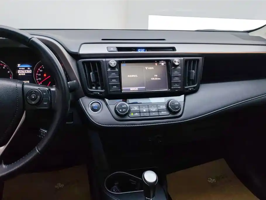 Toyota RAV4 2018 — фото 13