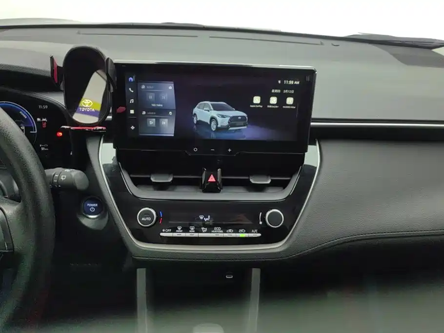 Toyota Corolla Cross 2023 — фото 13