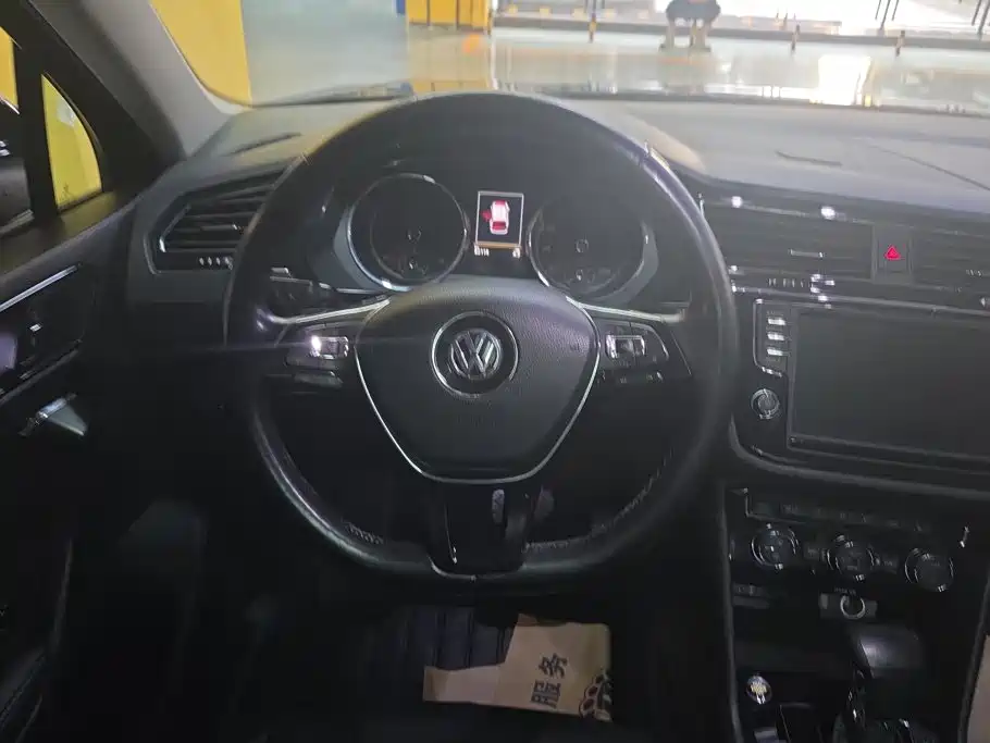 Volkswagen Tiguan L 2018 — фото 15