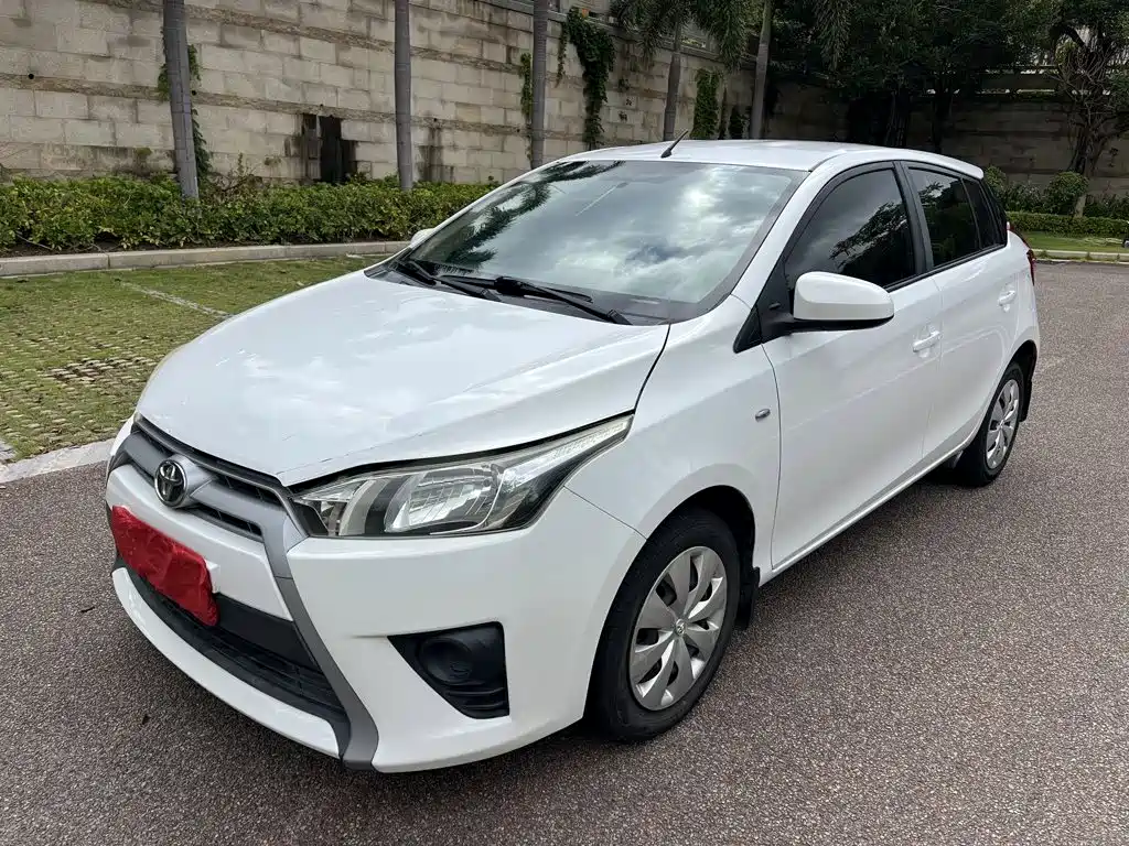 Toyota Yaris L 2015