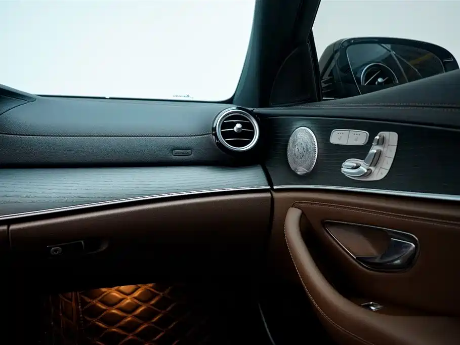 Mercedes-Benz E-Class 2021 — фото 16